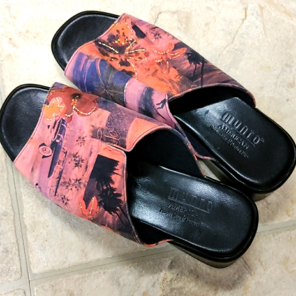 Munro American slides